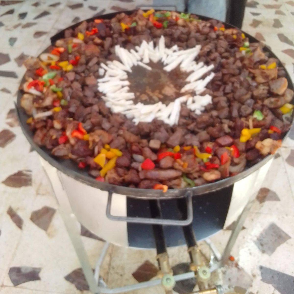 طباخ متنقل بالعدة